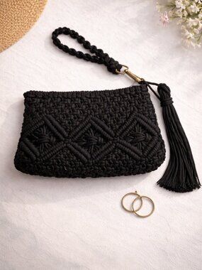 London Kaye Black Macramé Wristlet Clutch Boho Tassel Zip Crocheted Bag EUC